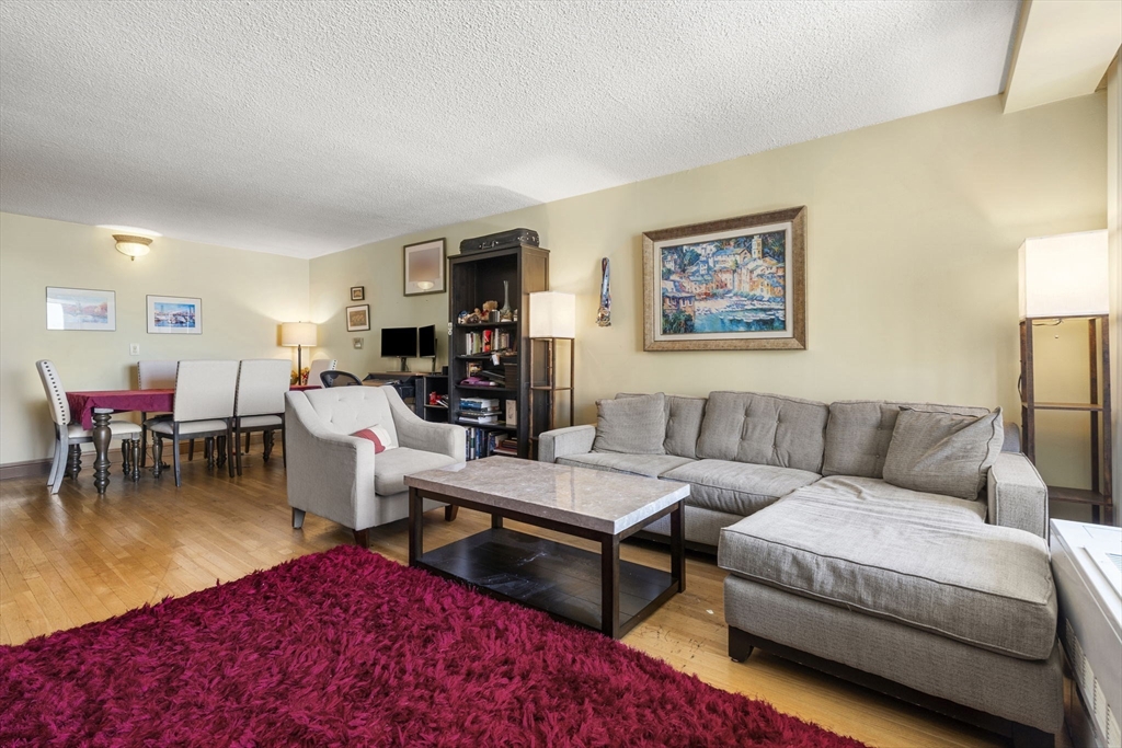 33 Pond Ave, Brookline