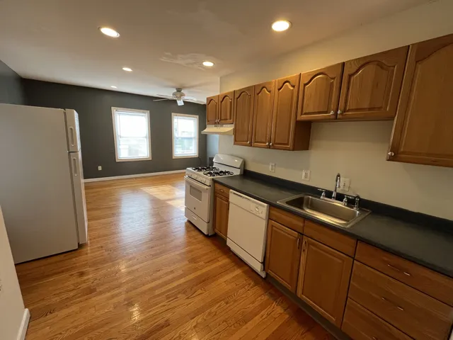 4 Alberta Ter, North Cambridge