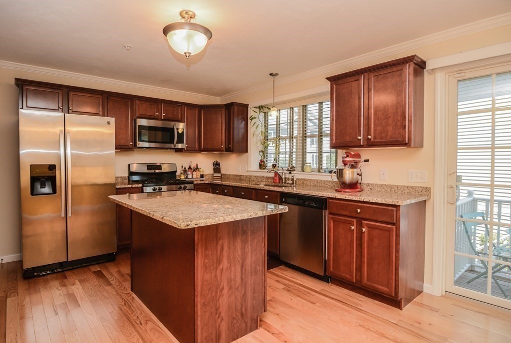 1975 Middlesex St, Lowell