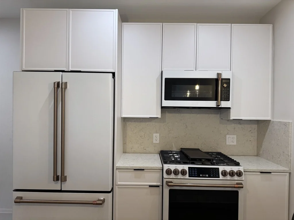 100 Lincoln, Brighton