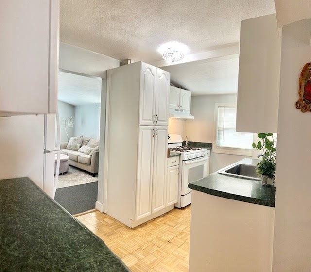 69 Castle Rd, Nahant