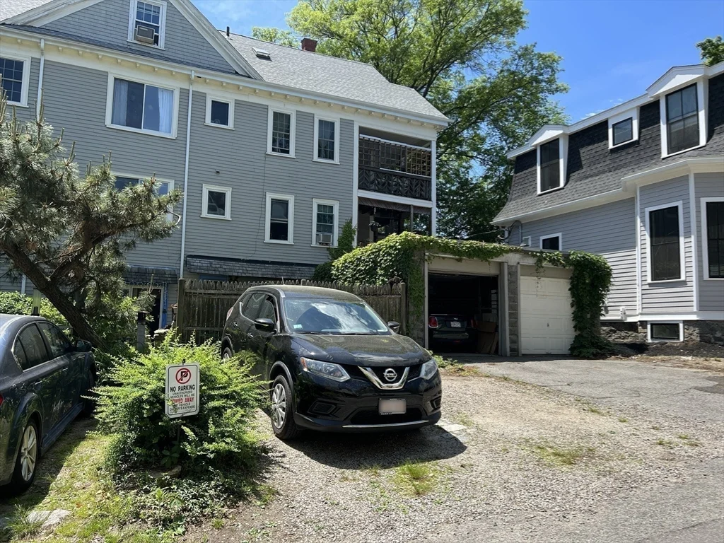 70 Perry St, Coolidge Corner