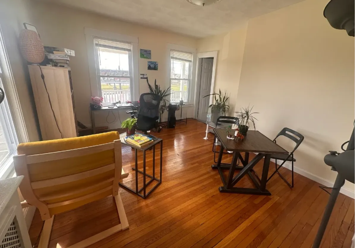 550 Broadway, Magoun Square