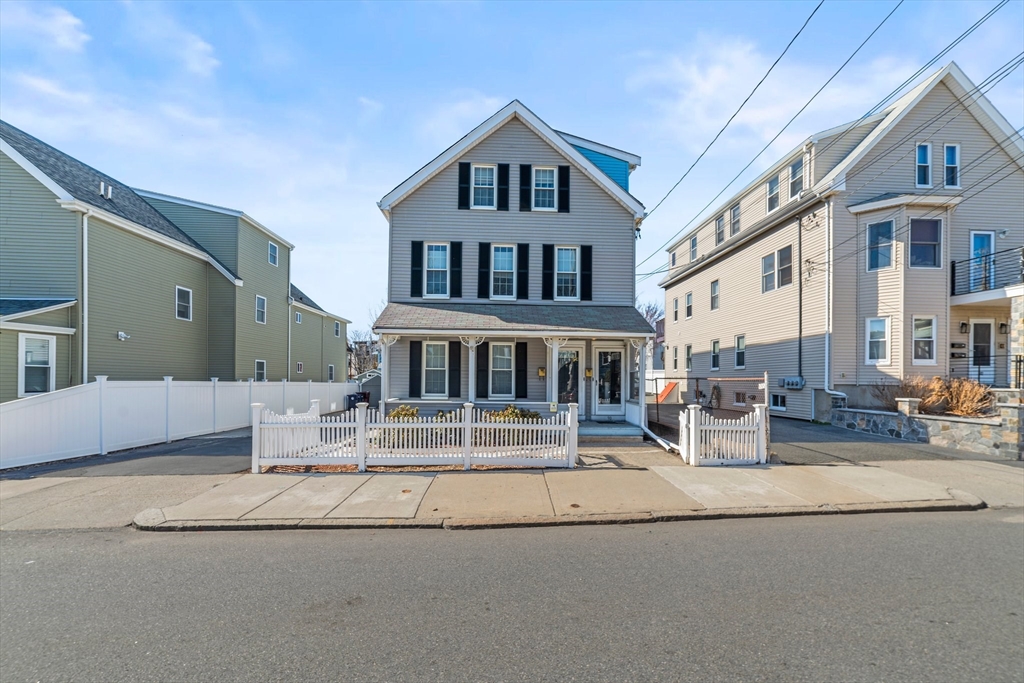 90 Florence St, Everett