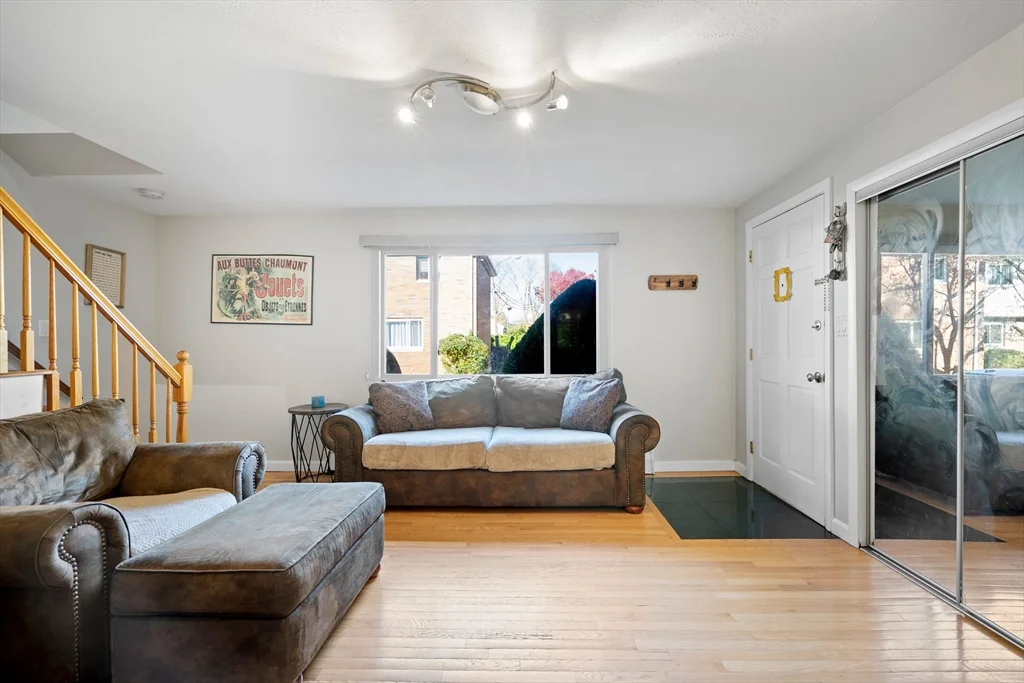 41 Bishop Dr, Framingham