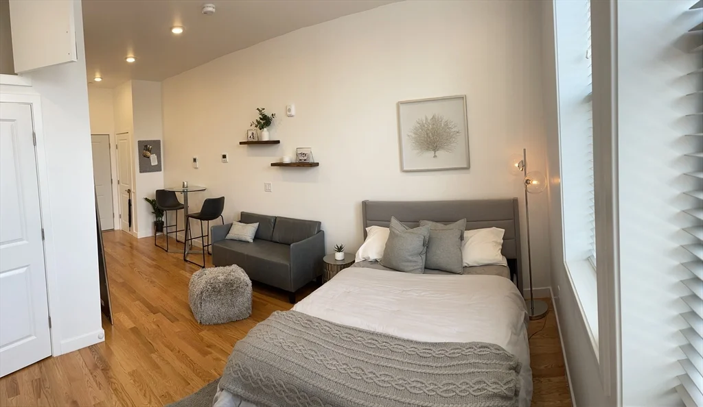 64 Market, Lynn