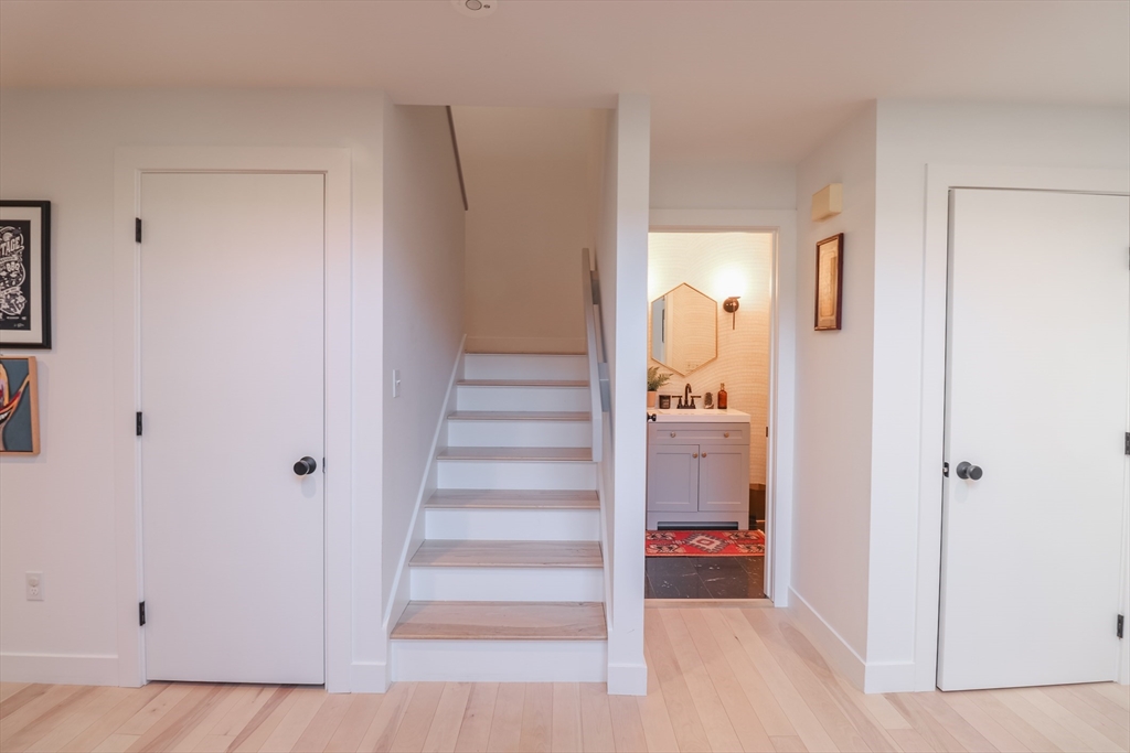 15 Thoreau Dr, Easton