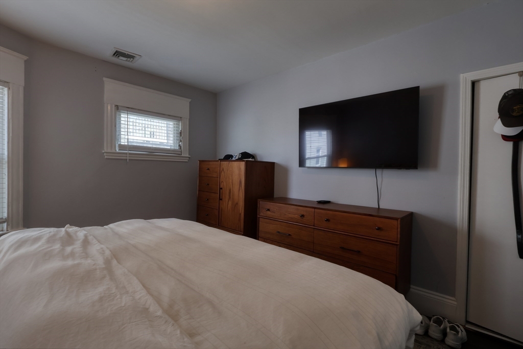 637 Broadway, Everett