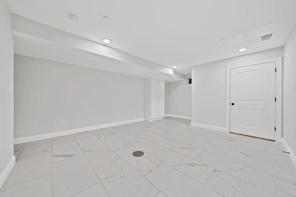 479 Sherman St, Canton