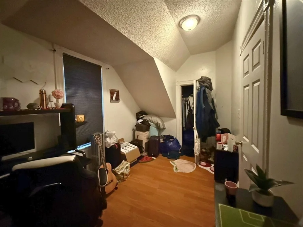 34 Cherokee, Mission Hill