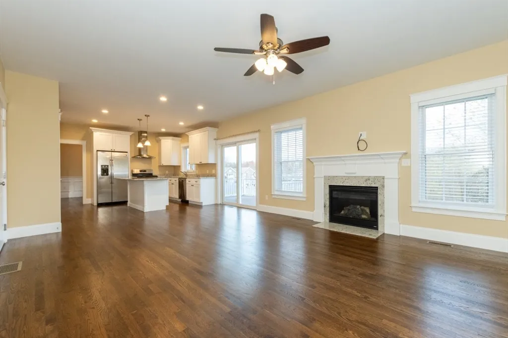 15 Hialeah Ln, Framingham