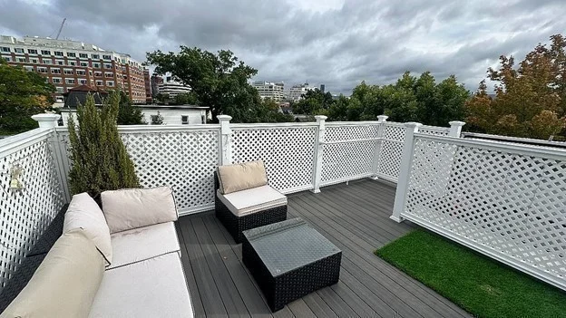 231 1/2 Broadway, The Port