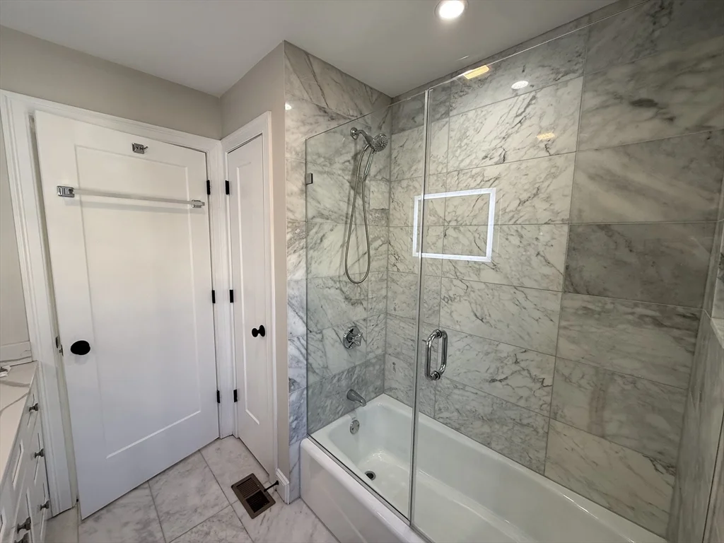 62 Harvard Ave, Hyde Park