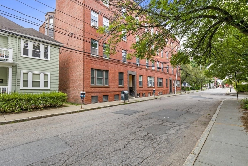 39 Kent St, Brookline Village