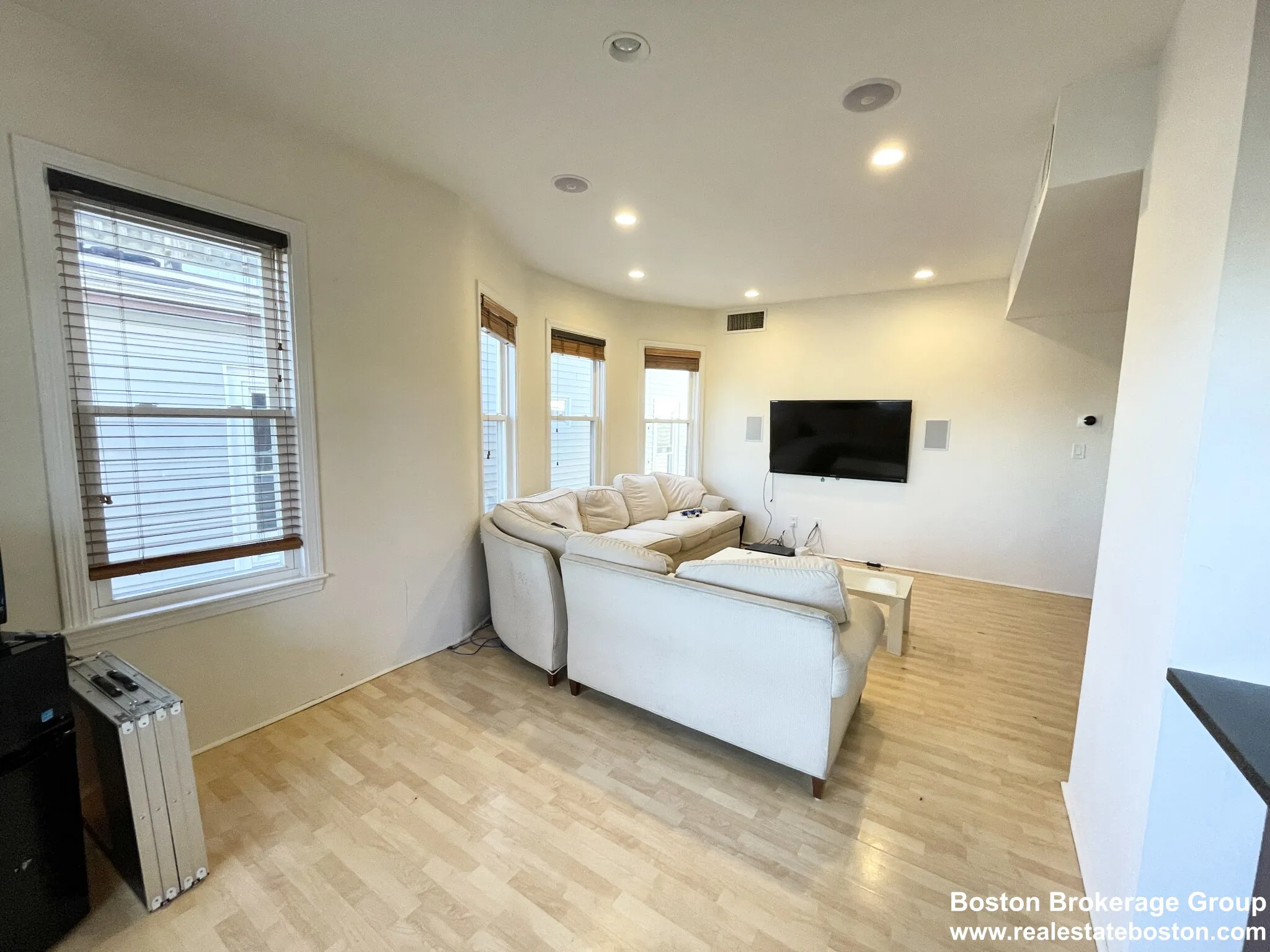 7 Iroquois St, Mission Hill