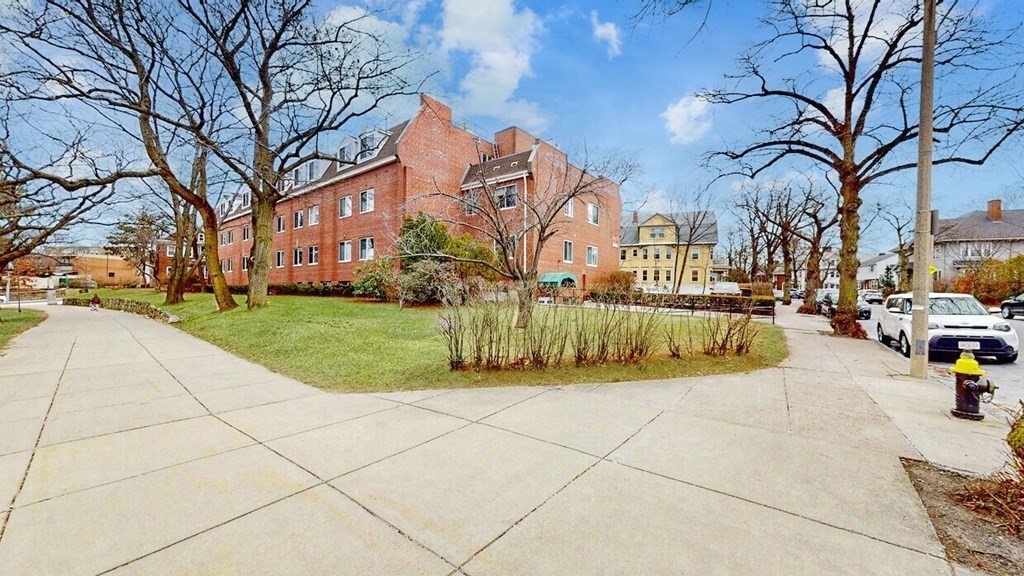 332 Jamaicaway, Jamaica Plain