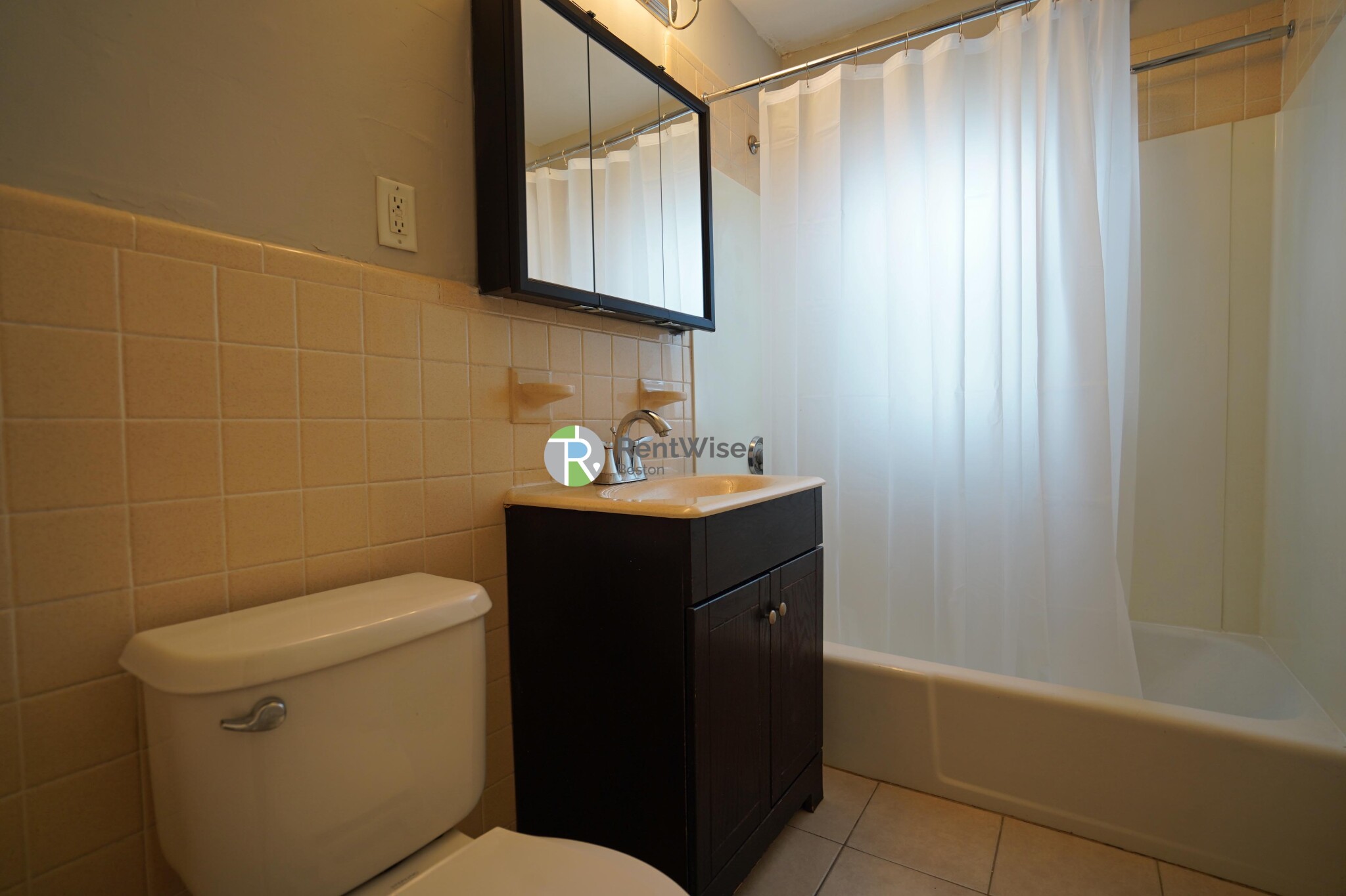 136 Arlington St, Oak Square