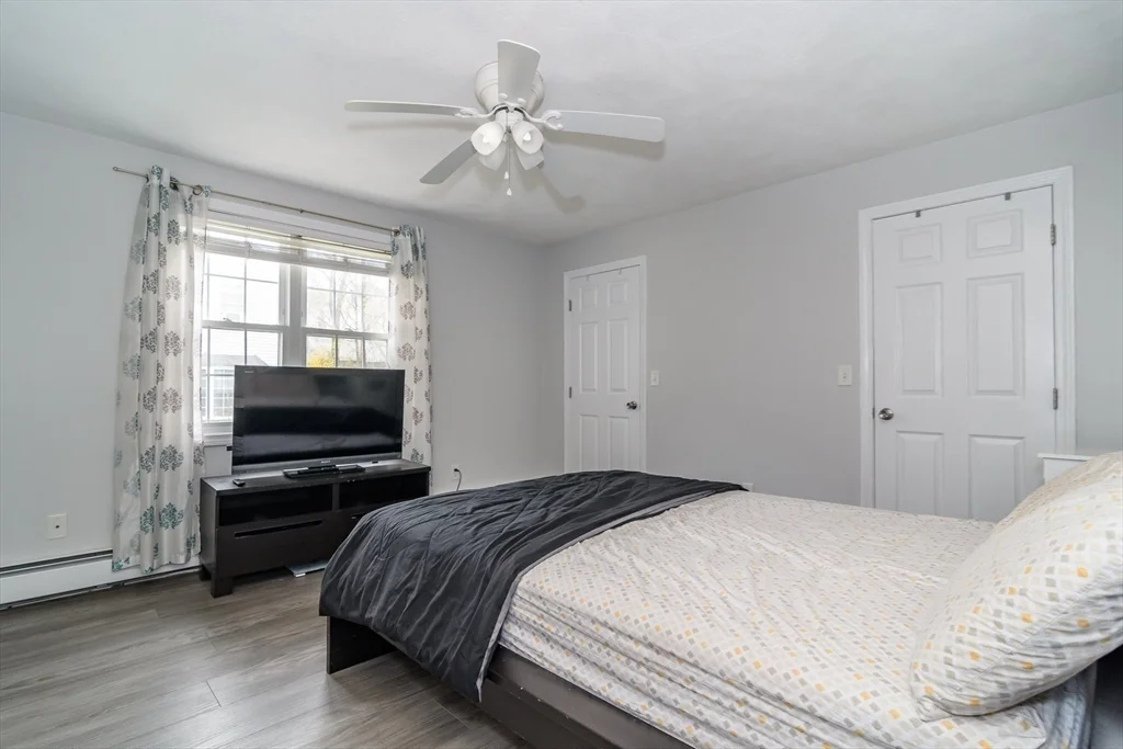 10 Homeward Ln, Natick