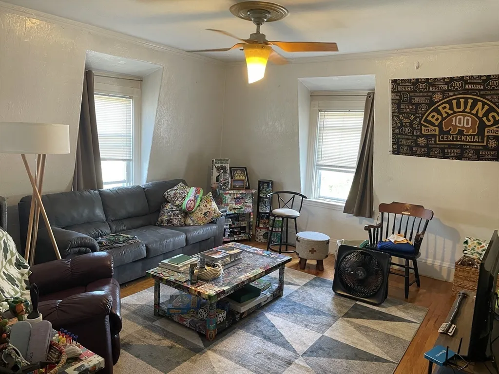 18 Summit Ave, Prospect Hill