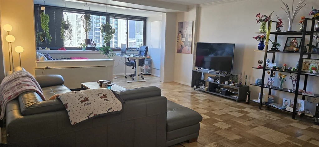 2 Hawthorne, West End