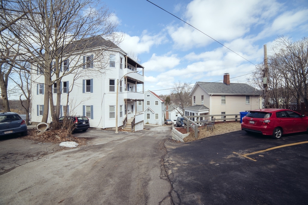 10 Duffley Ct, Chestnut Hill