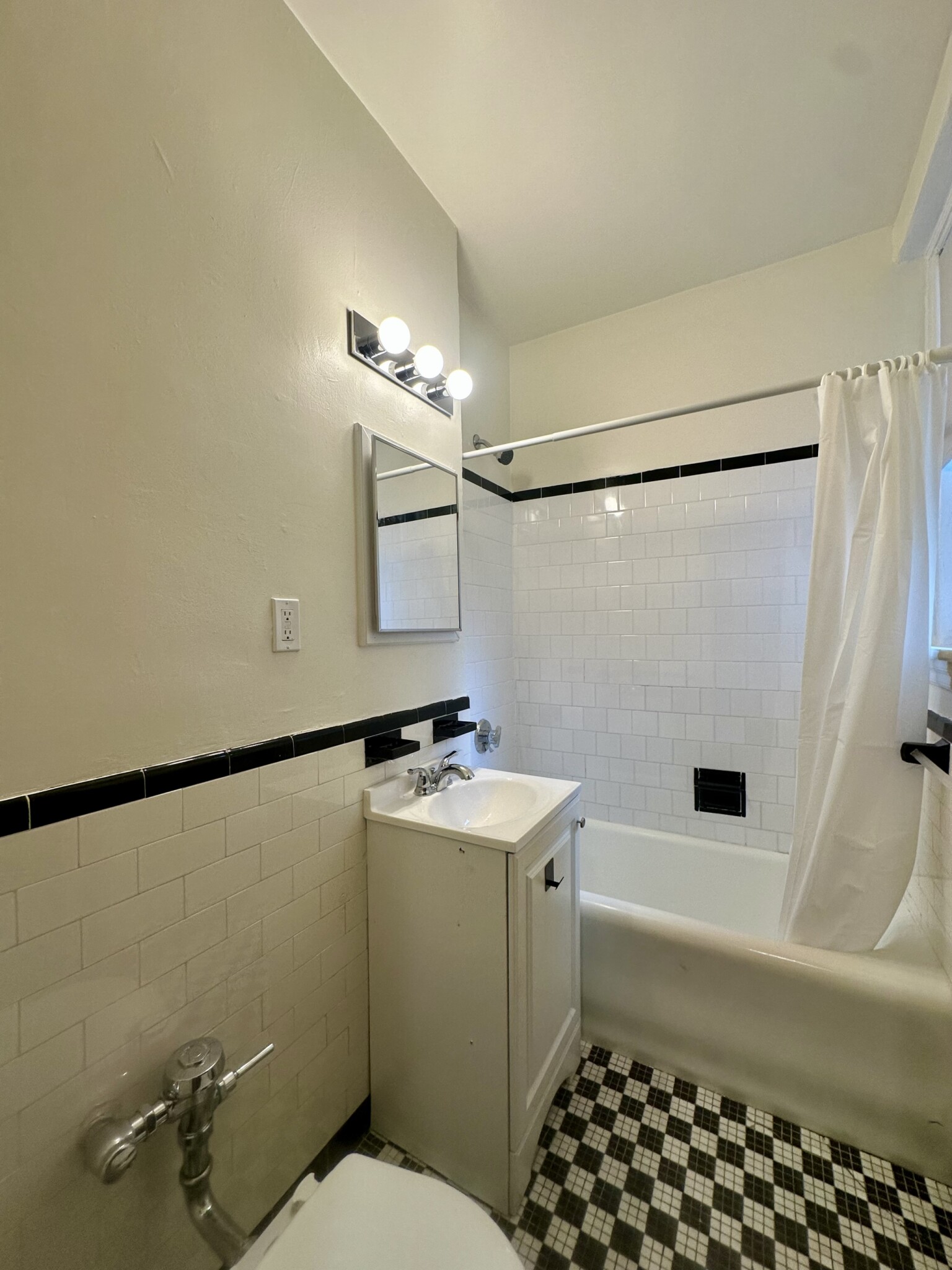 89 Strathmore Rd, Brighton