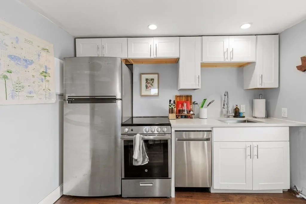 1 Telegraph St, South Boston