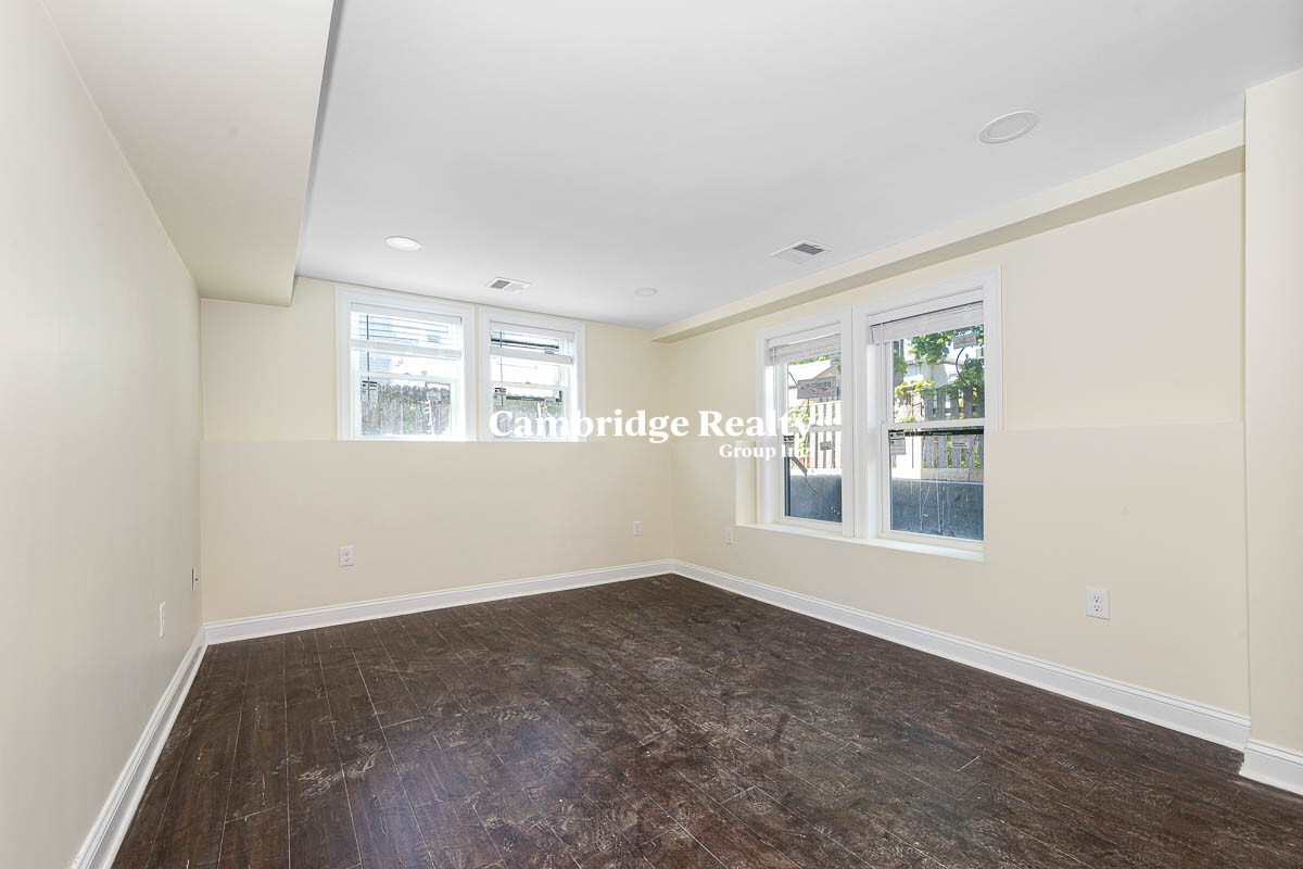 70 Stanley Ave, South Medford