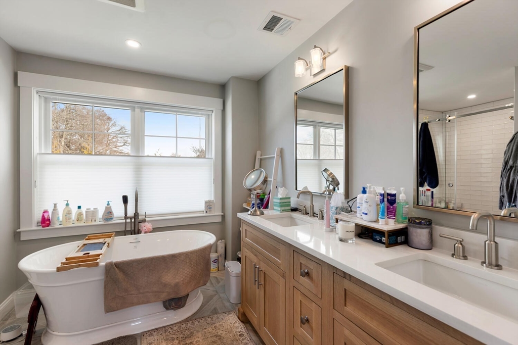 40 Foley Beach Rd, Hingham