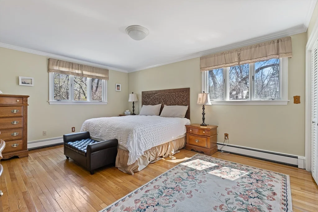 10 Stonewood Dr, Newton