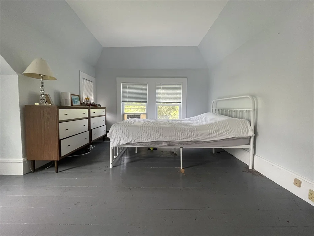 22 Cleveland Ave, Woburn