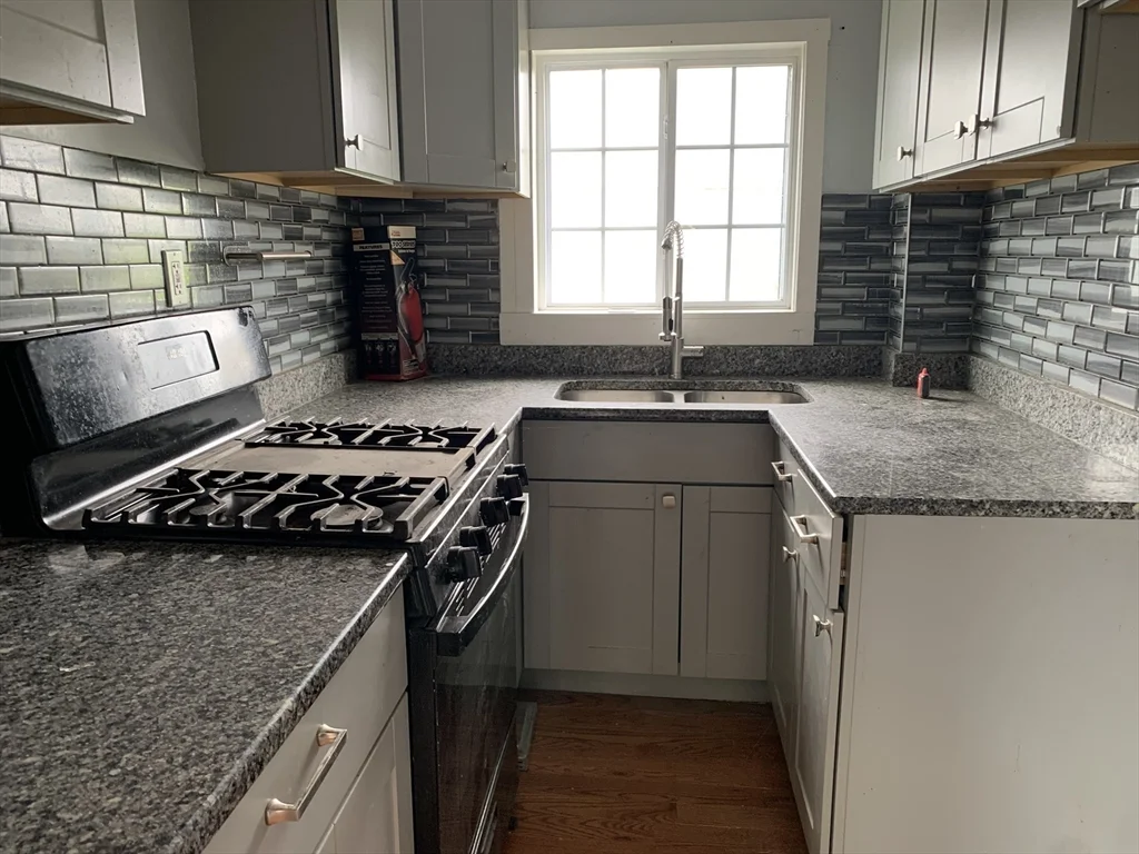70 Price Pl, Fall River