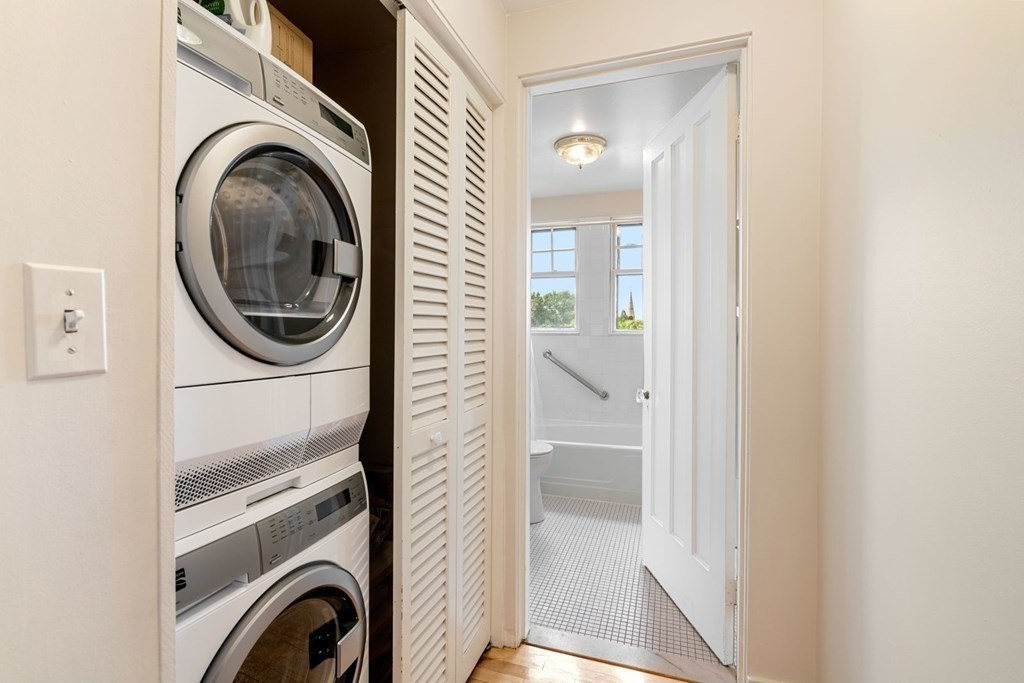 993 Memorial Dr, Harvard Square