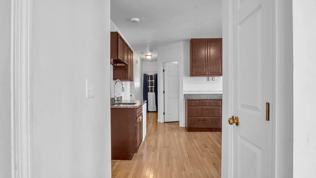 1442 Main St, Worcester