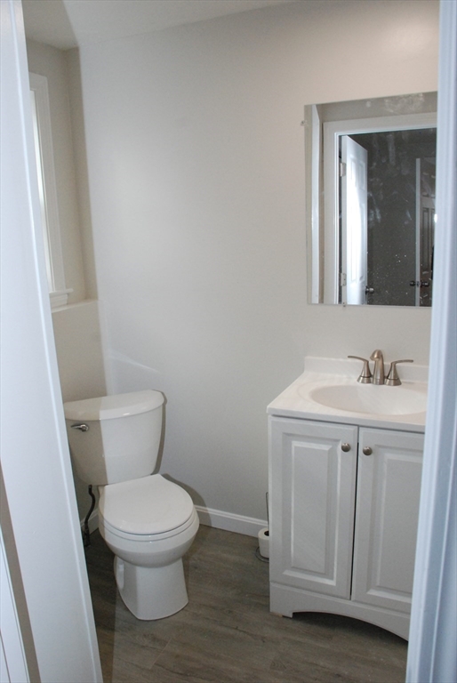 8 Sunset Rd, Wayland