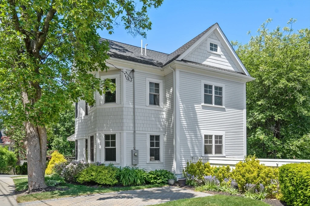 119 Charlesbank Rd, Newton Corner