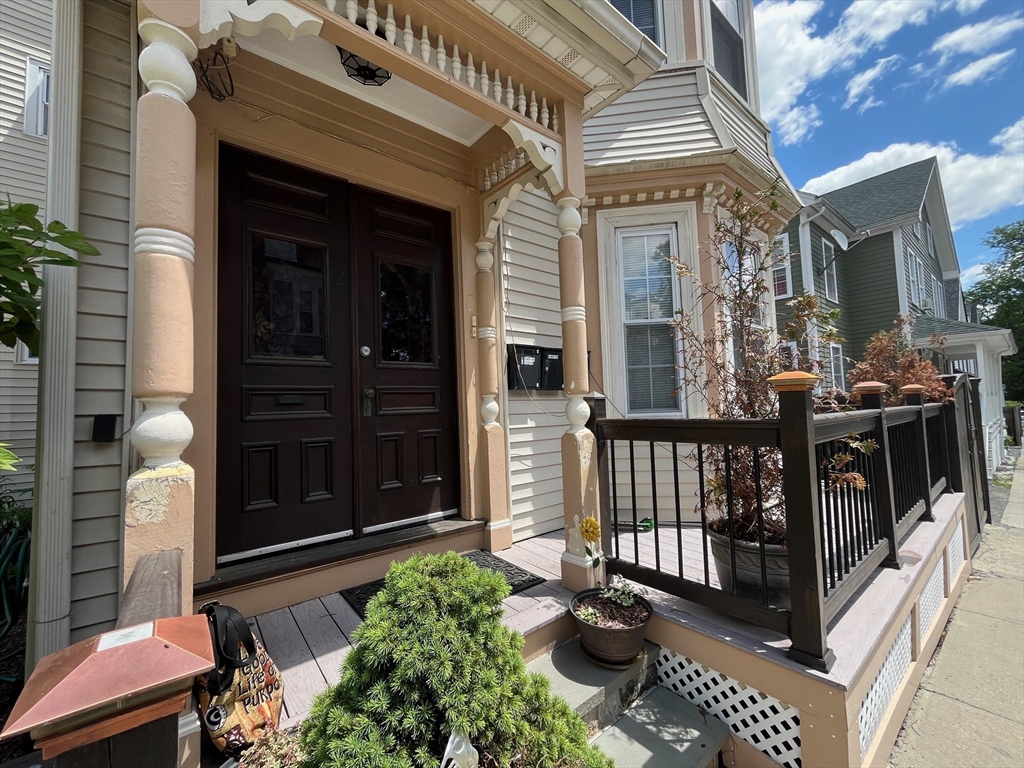 2 Woodville Park, Roxbury