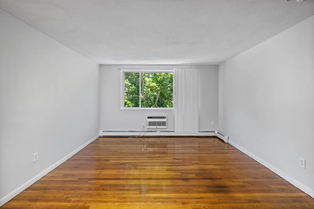 572 Cummins Highway, Mattapan