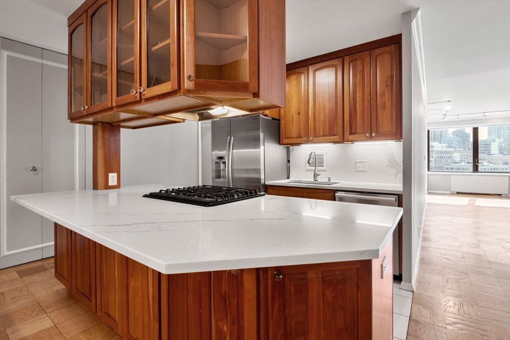 85 E India Row, Waterfront