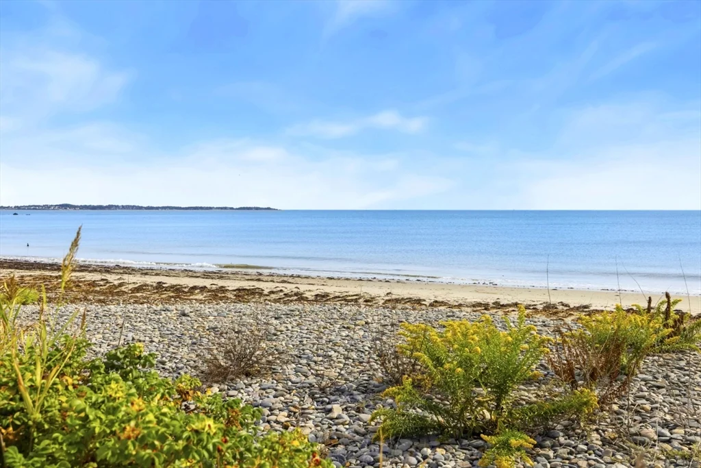 222 Winthrop Shore Dr, Winthrop