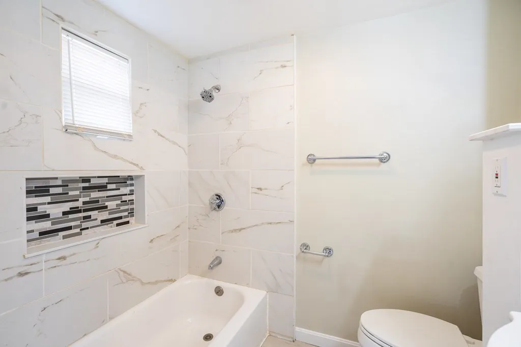 716 Lawrence St, Lowell