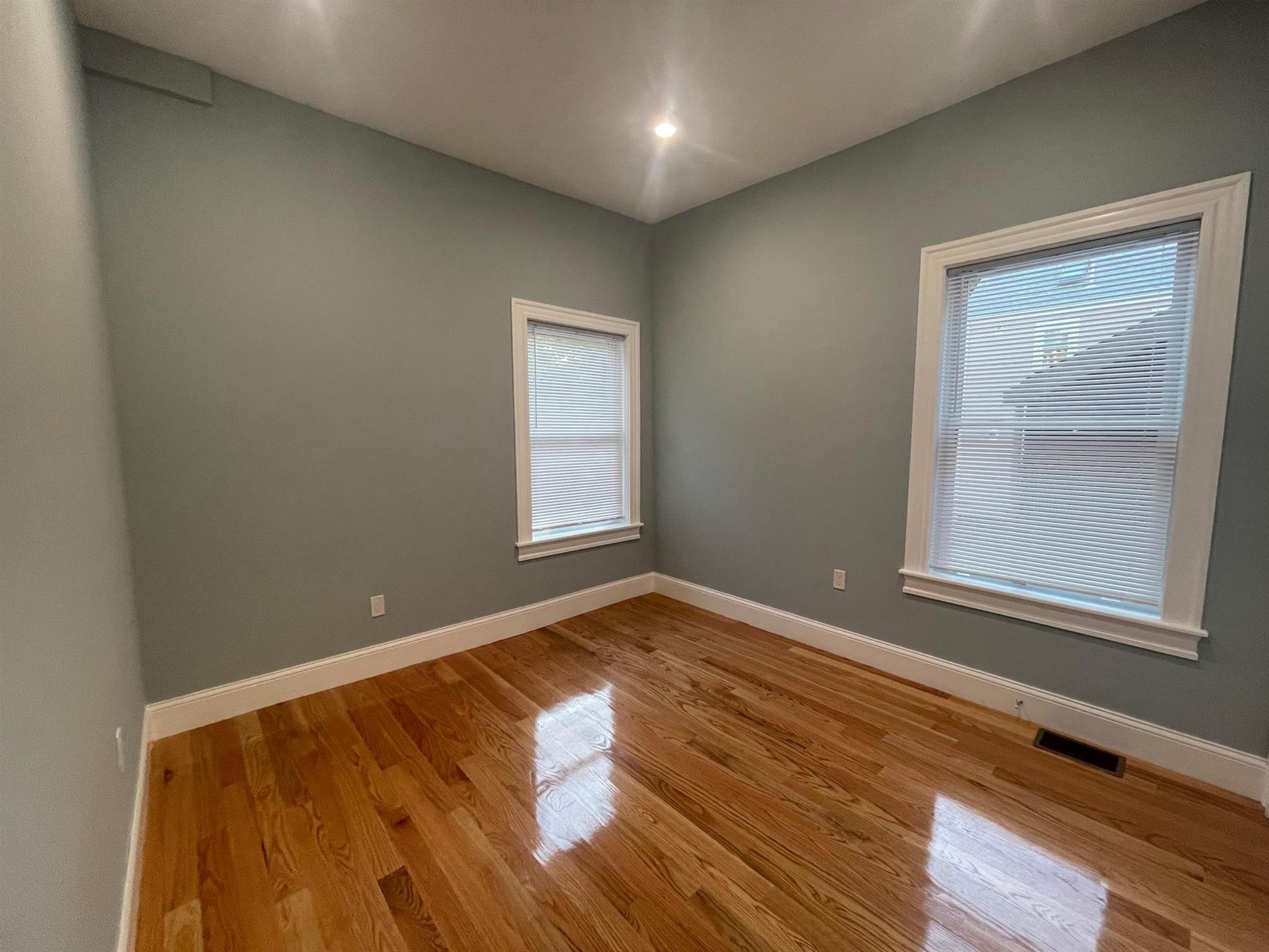 29 Alpine St, Powder House Square