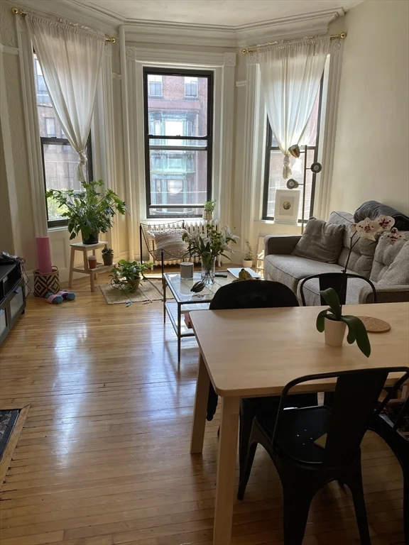 394 Marlborough St, Back Bay