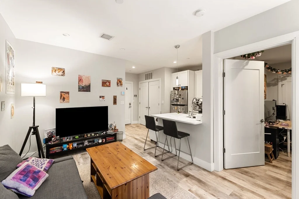 1457 Tremont St, Mission Hill