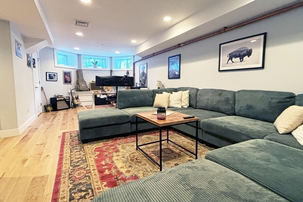 335 Maverick St, East Boston