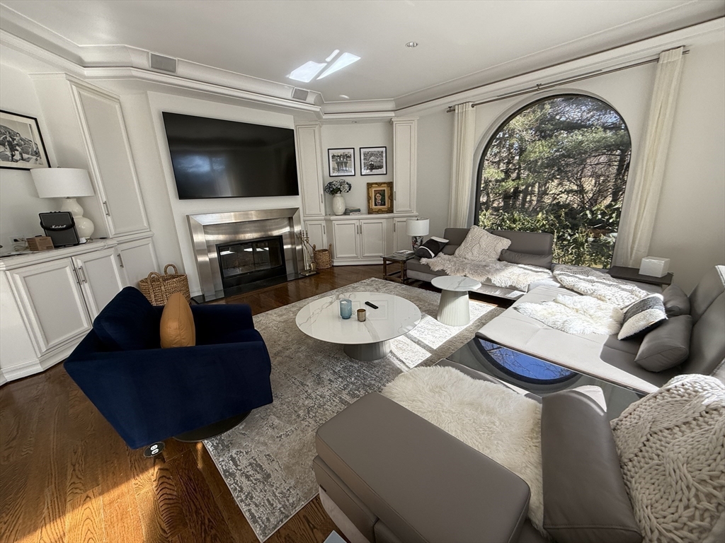 132 Yarmouth Rd, Brookline