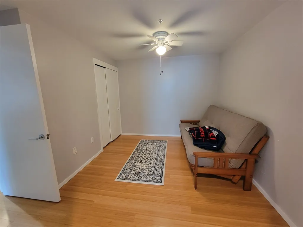 2 Earhart, Cambridge