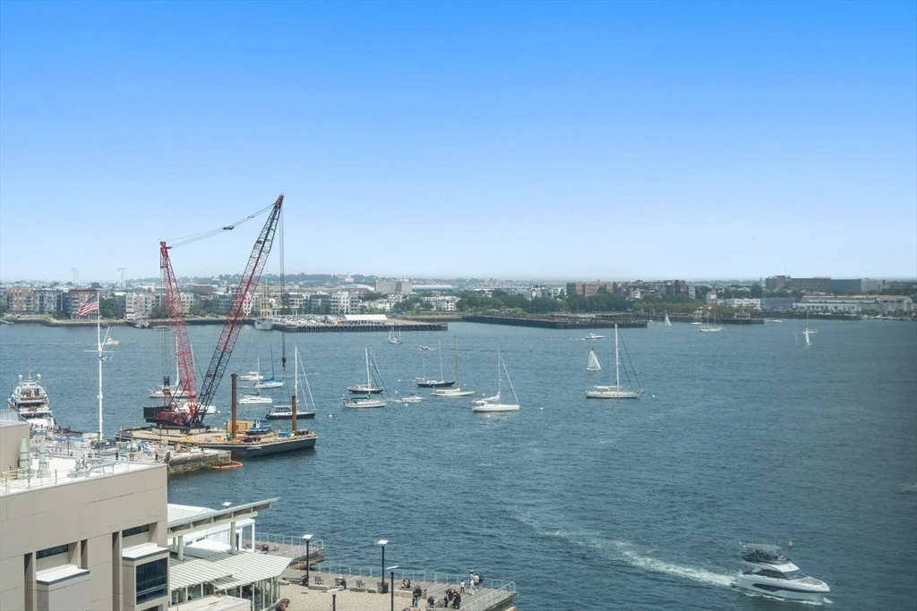 85 East India, Waterfront