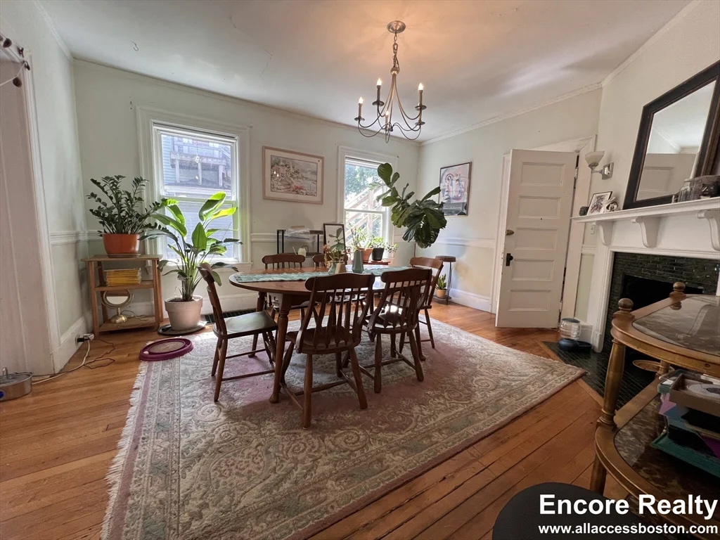 9 Kenwood St, North Brookline