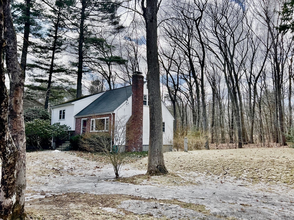 45 Maiden Ln, Wayland